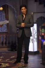 Shahrukh Khan on the sets of Diya aur Baati in Filmcity, Mumbai on 28th July 2013 (6).JPG
